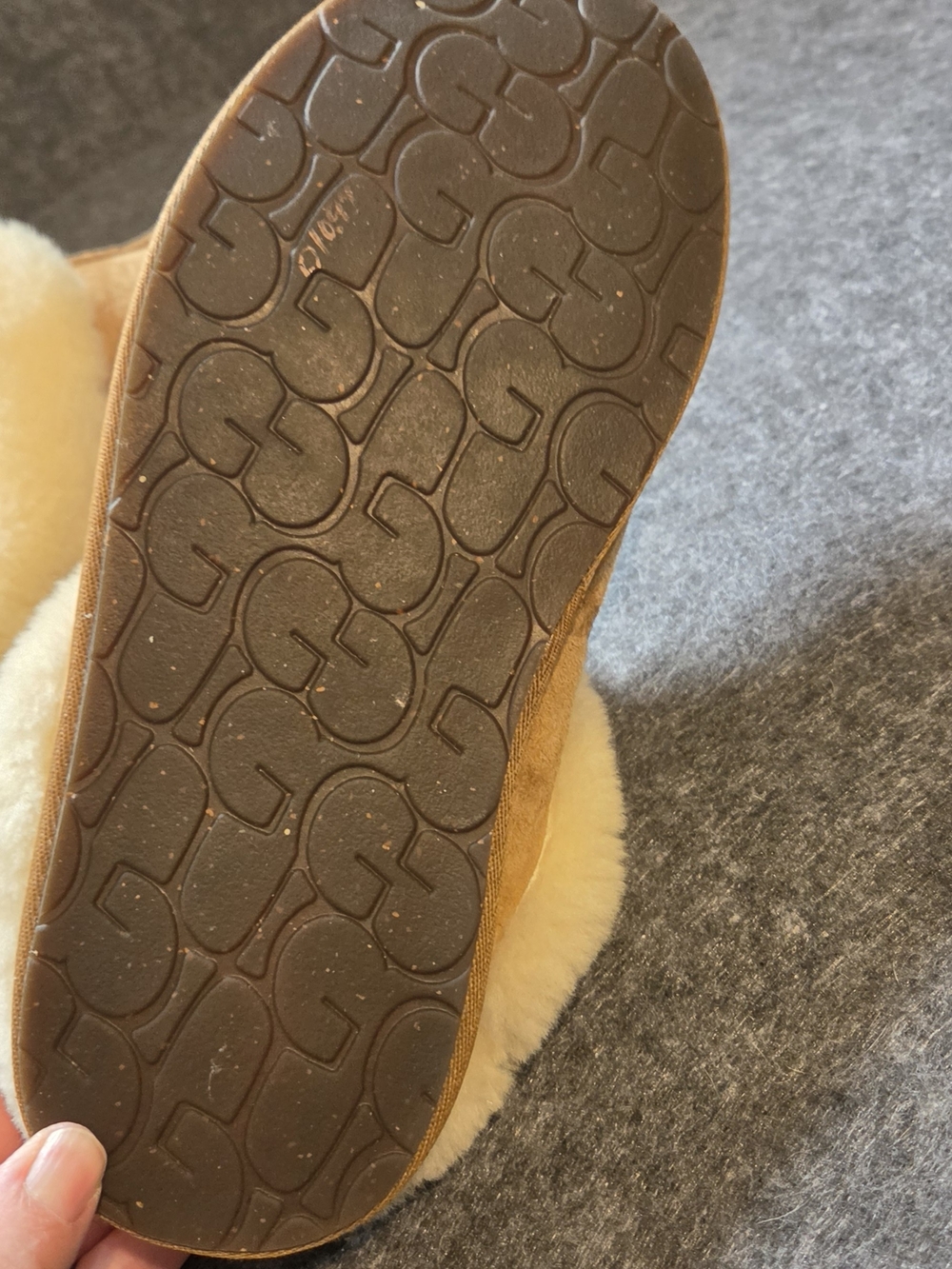 UGG Women's Moraene Chestnut Suede  Sheepskin Clog Slippers 7 - Picture 11 of 11